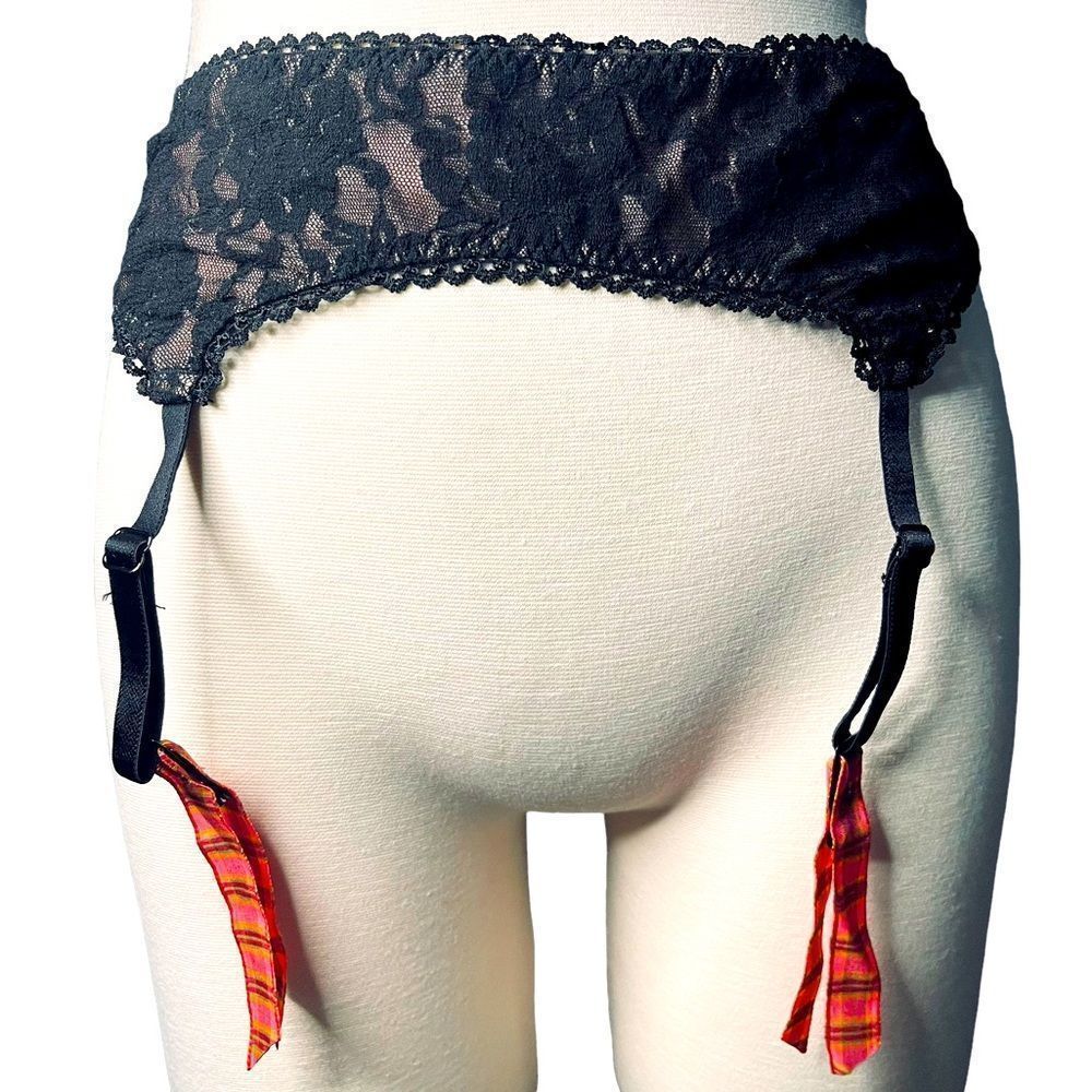 NWOT Victoria’s Secret Black Lace Garter Belt Plaid detail
